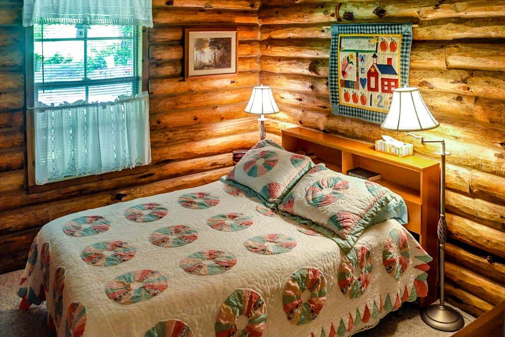 Bright Rustic Cabin with Breathtaking Bay and Mountain Views on Lopez Island
