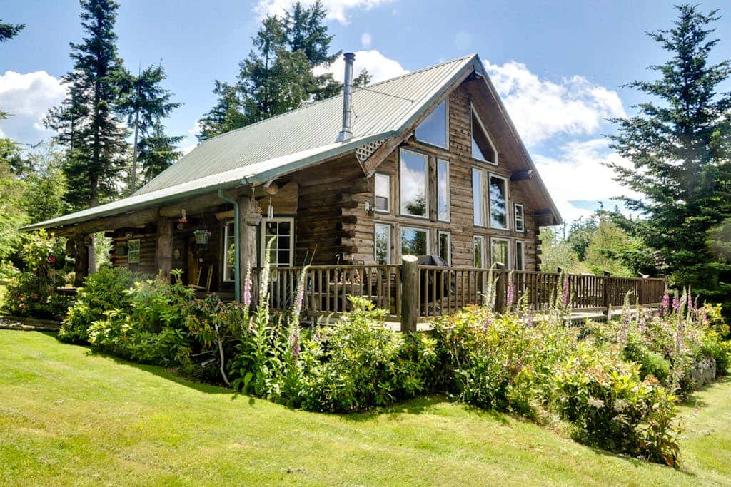 Bright Rustic Cabin with Breathtaking Bay and Mountain Views on Lopez Island