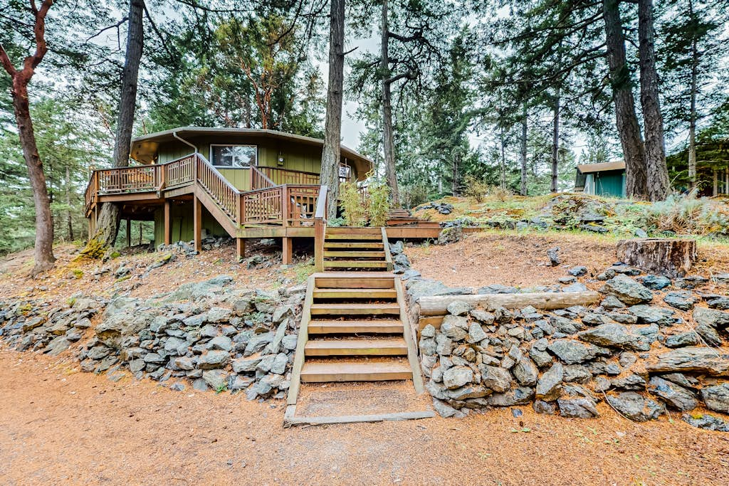 Unique Treetop Home with 360 Degree Deck