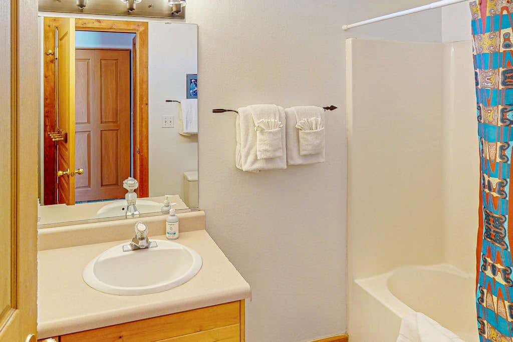 Golf Course Front Condo with Seasonal Pool & Views - Walk to Steel Bender Trail