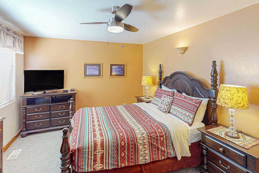 Golf Course Front Condo with Seasonal Pool & Views - Walk to Steel Bender Trail