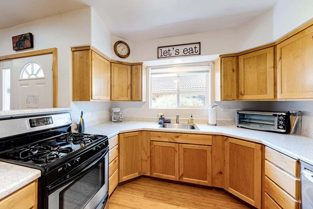 Dog-Friendly Townhome with WiFi, Nice Views & Indoor Pool