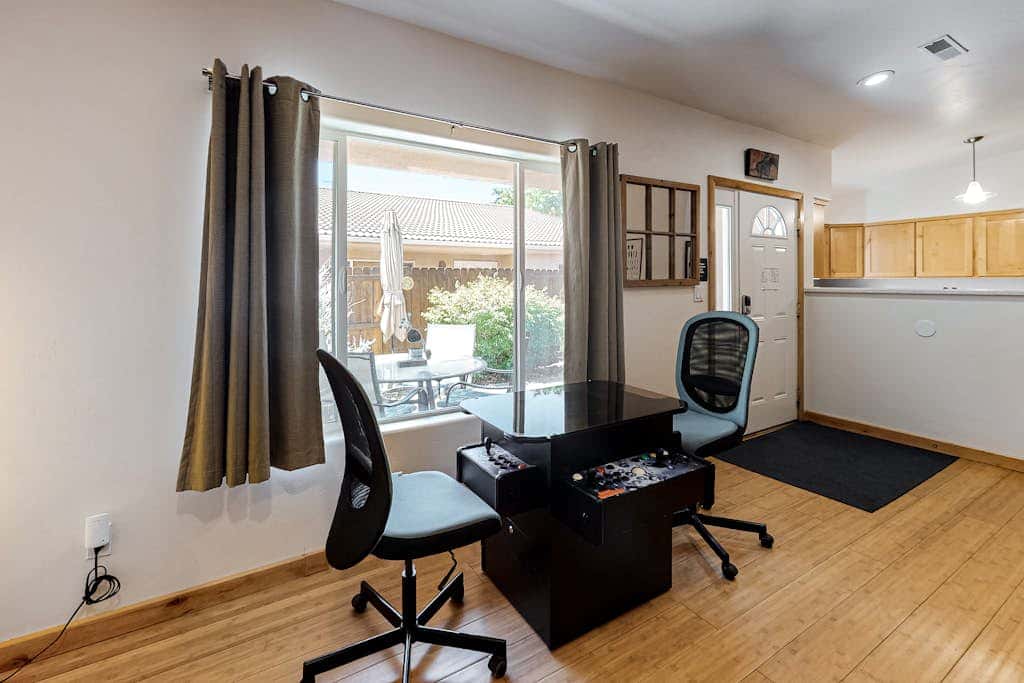 Dog-Friendly Townhome with WiFi, Nice Views & Indoor Pool