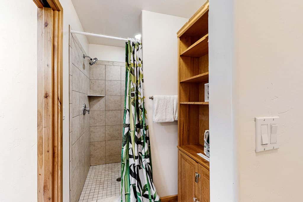 Dog-Friendly Townhome with WiFi, Nice Views & Indoor Pool