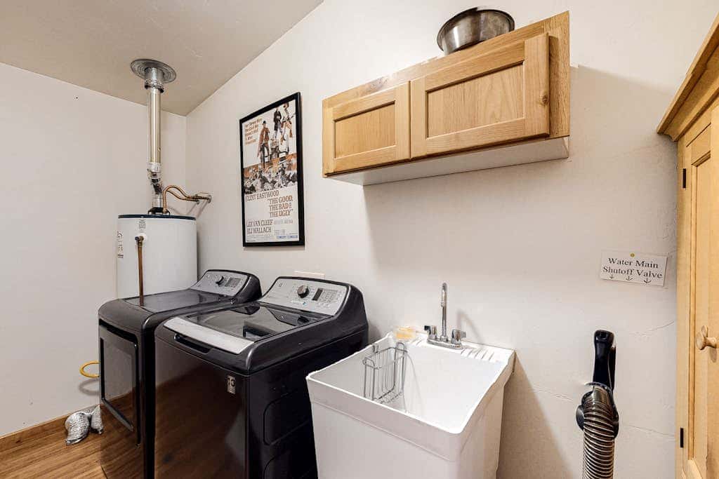 Dog-Friendly Townhome with WiFi, Nice Views & Indoor Pool