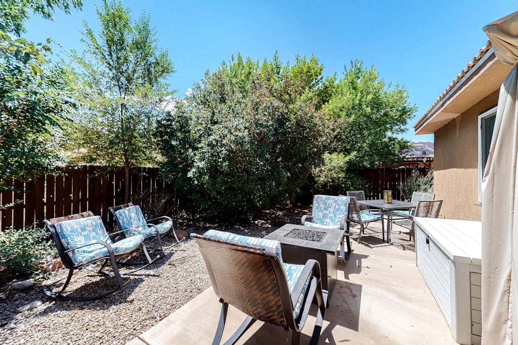 Dog-Friendly Townhome with WiFi, Nice Views & Indoor Pool