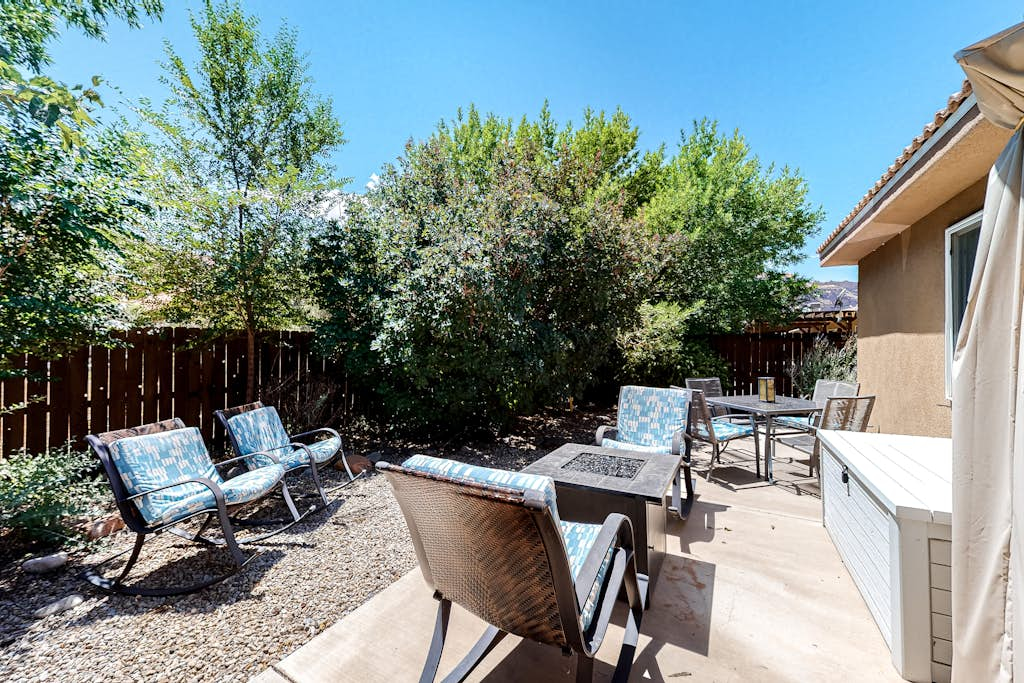 Dog-Friendly Townhome with WiFi, Nice Views & Indoor Pool