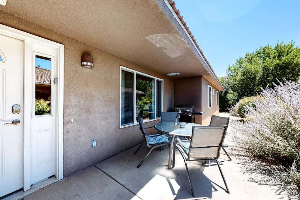 Dog-Friendly Townhome with WiFi, Nice Views & Indoor Pool