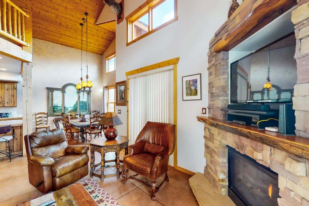 Luxury Home with Spectacular Views and Hot Tub - Walk to Golf Course