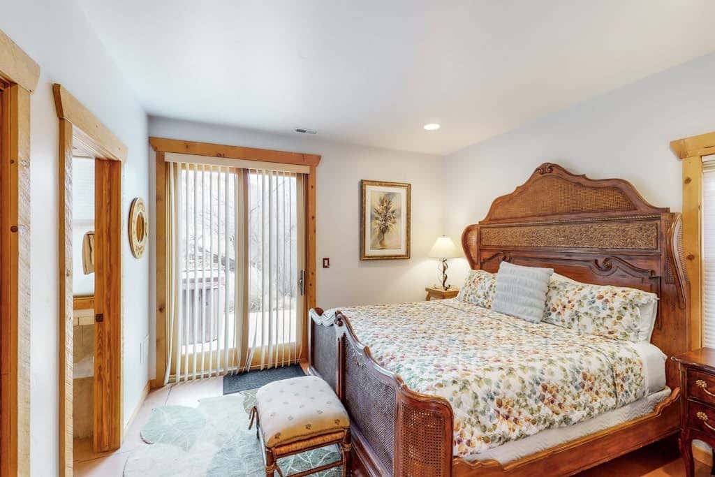 Luxury Home with Spectacular Views and Hot Tub - Walk to Golf Course