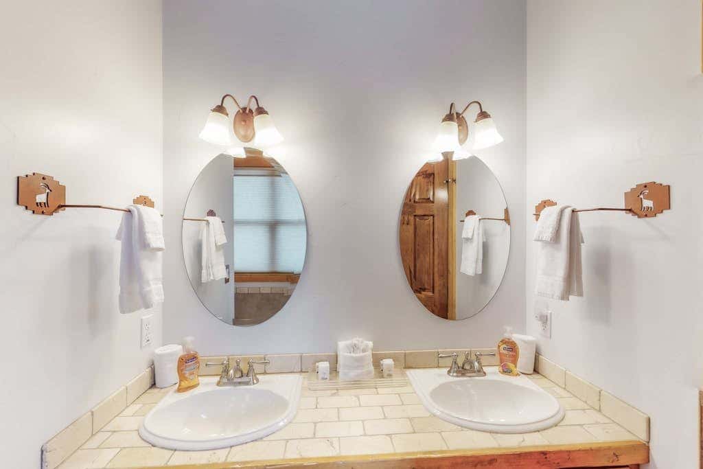 Luxury Home with Spectacular Views and Hot Tub - Walk to Golf Course