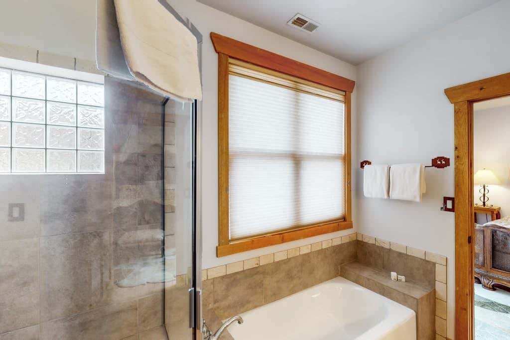 Luxury Home with Spectacular Views and Hot Tub - Walk to Golf Course