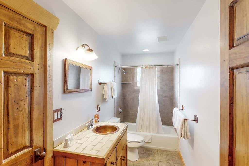 Luxury Home with Spectacular Views and Hot Tub - Walk to Golf Course