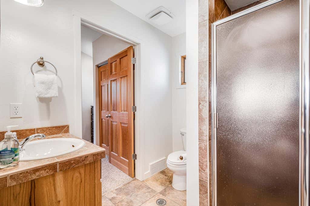 Contemporary Condo near Parks and Downtown Moab with Pool & Hot Tub