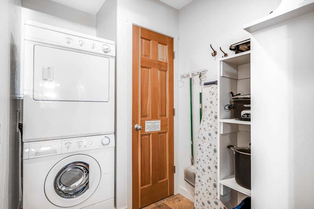 Contemporary Condo near Parks and Downtown Moab with Pool & Hot Tub
