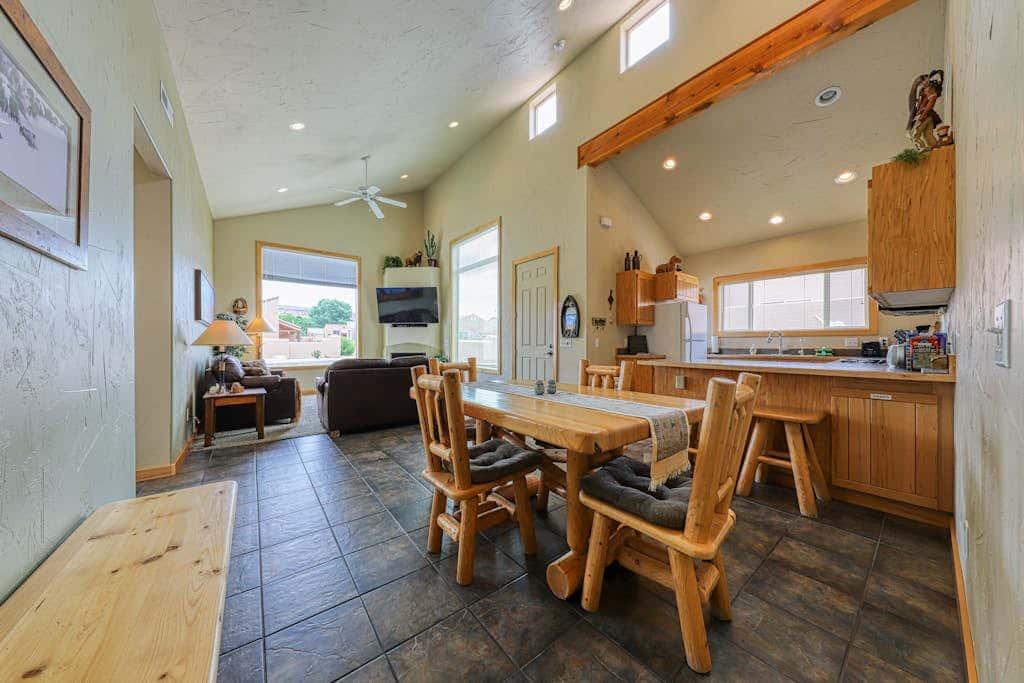 Charming Condo with Mountain Views and Seasonal Pool & Hot Tub - Close to Town