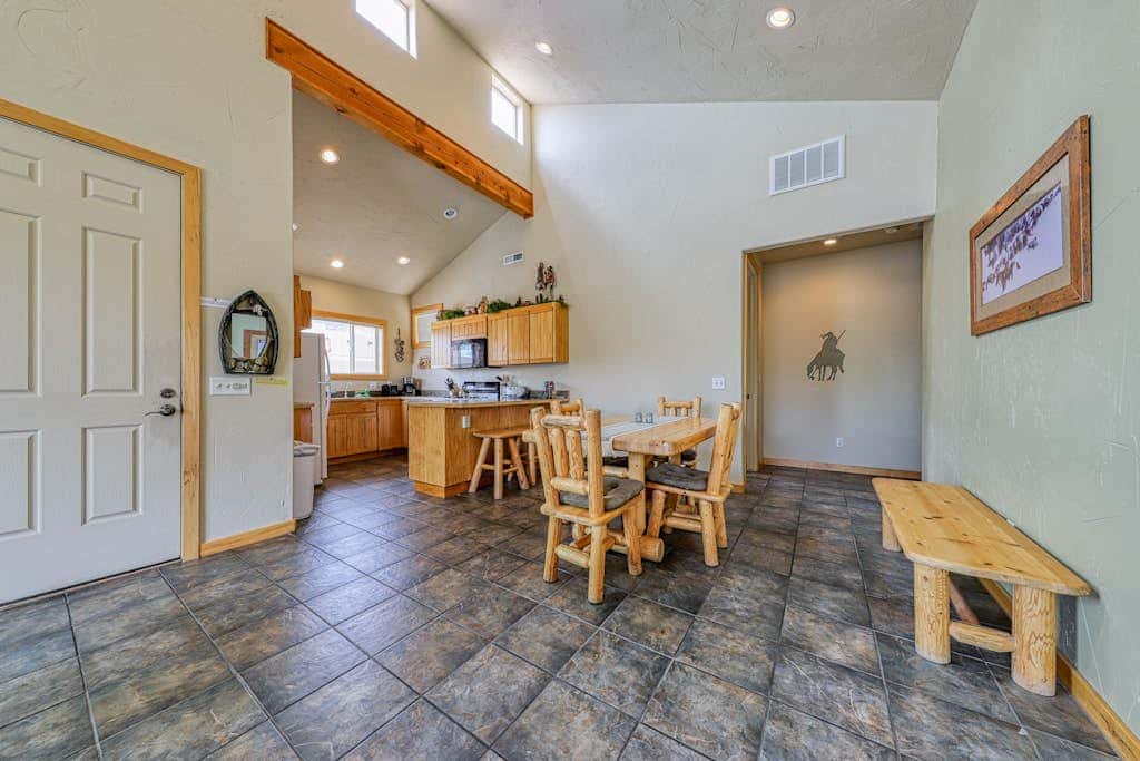 Charming Condo with Mountain Views and Seasonal Pool & Hot Tub - Close to Town