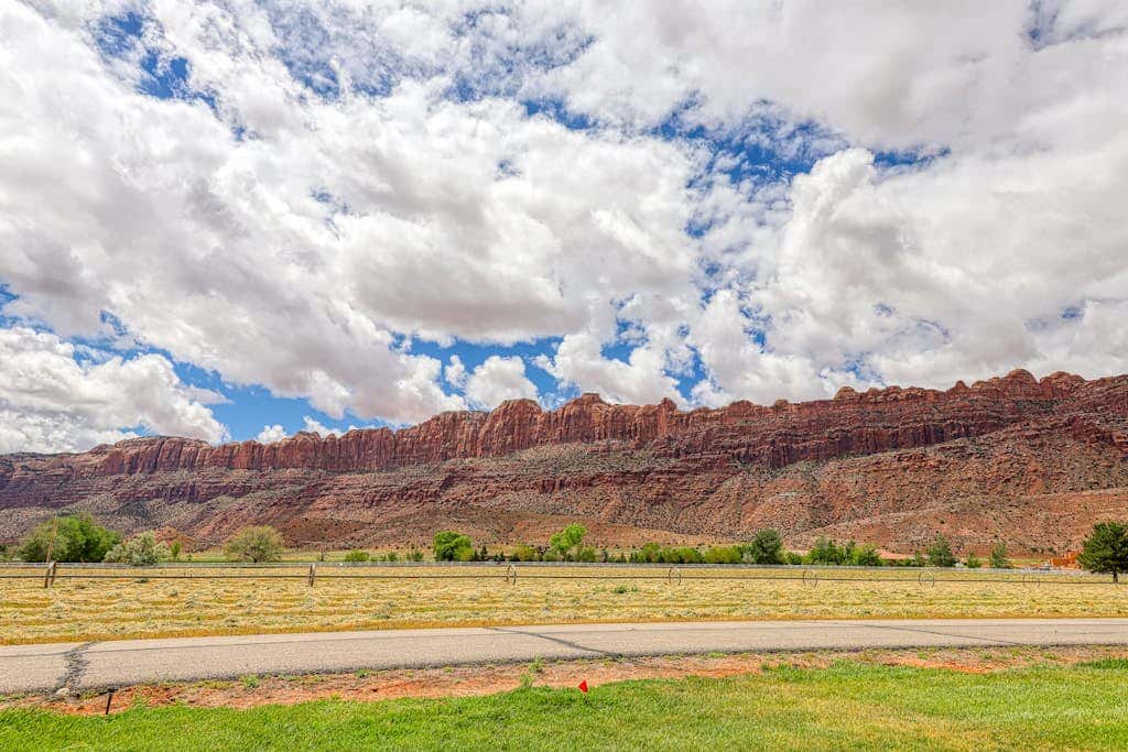 Charming Condo with Mountain Views and Seasonal Pool & Hot Tub - Close to Town