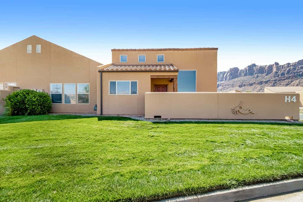 Spacious Family Friendly Home near Downtown with Seasonal Pool & Hot Tub
