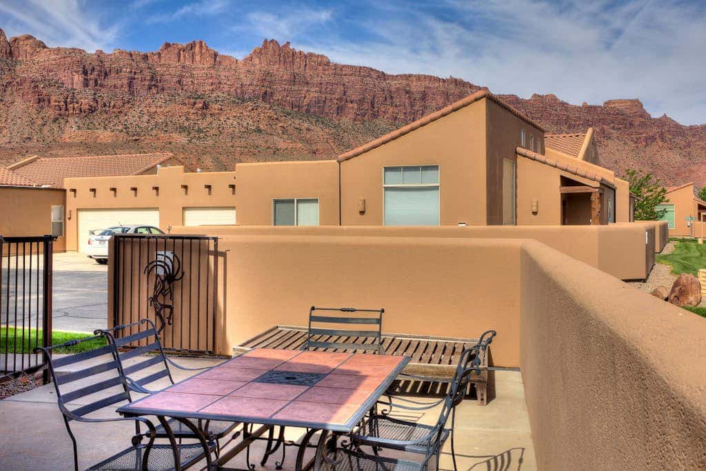 Mountain Rim Village View Home with Private Hot Tub and Shared Pool - Dog Friendly