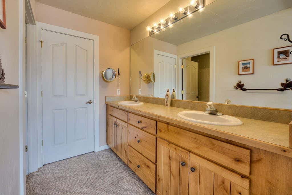 Mountain Rim Village View Home with Private Hot Tub and Shared Pool - Dog Friendly