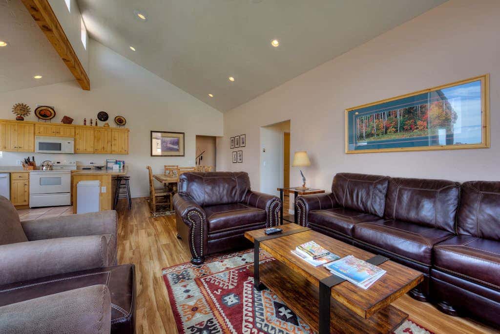 Mountain Rim Village View Home with Private Hot Tub and Shared Pool - Dog Friendly