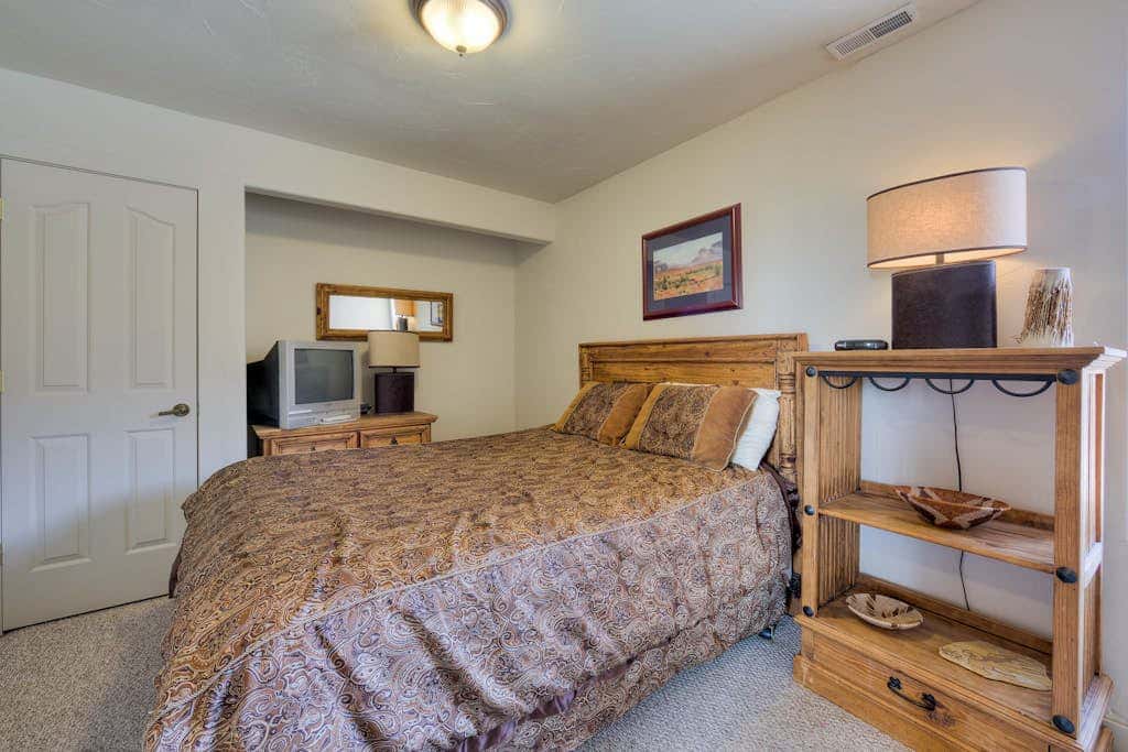 Mountain Rim Village View Home with Private Hot Tub and Shared Pool - Dog Friendly