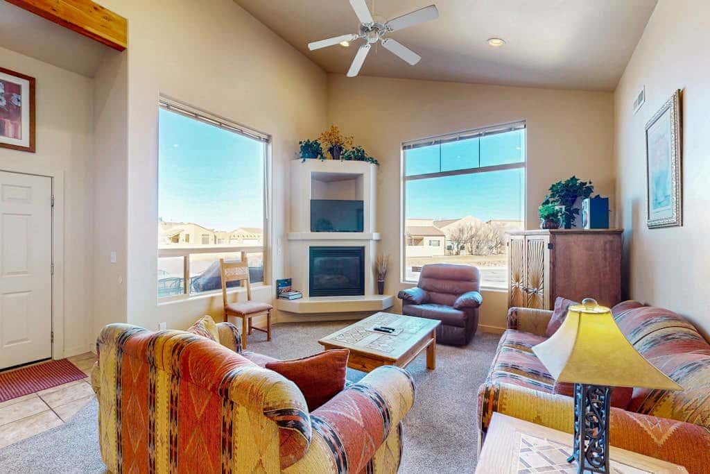 Family Friendly Home with Mountain View,  Great Locale, Seasonal Pool & Hot Tub