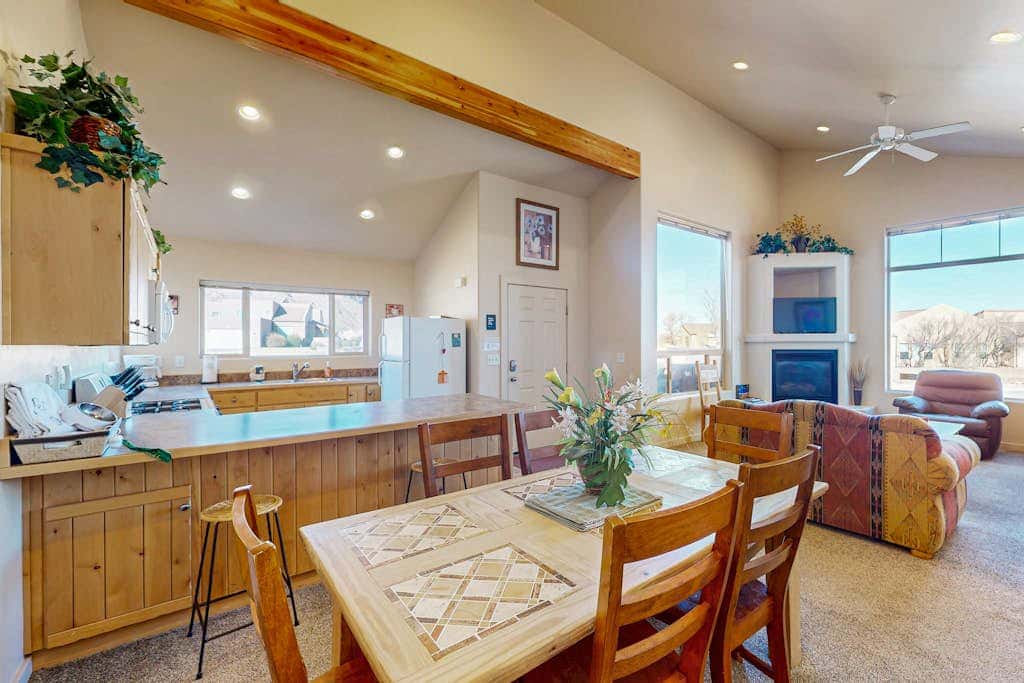 Family Friendly Home with Mountain View,  Great Locale, Seasonal Pool & Hot Tub