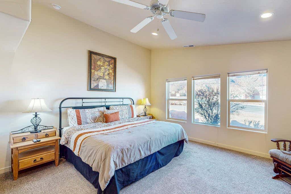 Family Friendly Home with Mountain View,  Great Locale, Seasonal Pool & Hot Tub