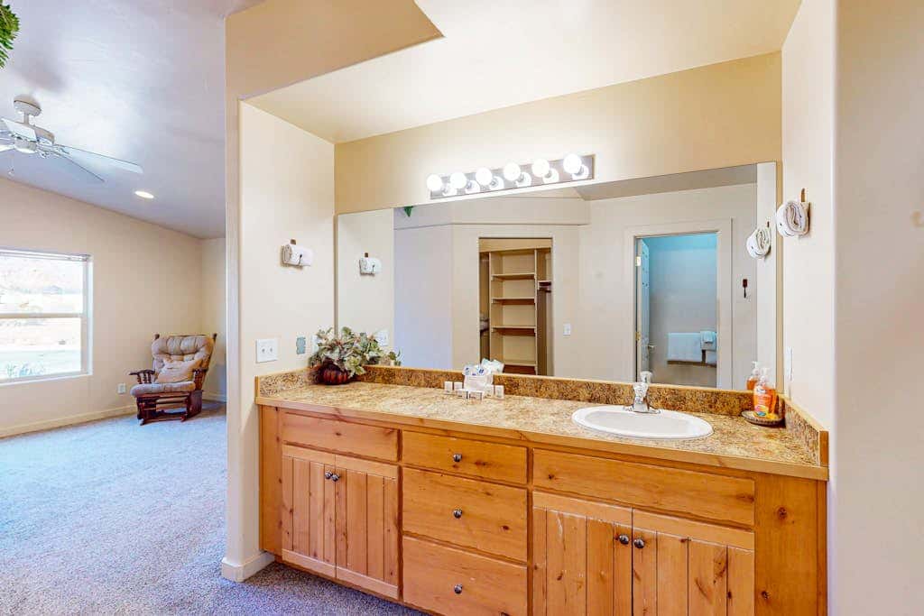 Family Friendly Home with Mountain View,  Great Locale, Seasonal Pool & Hot Tub