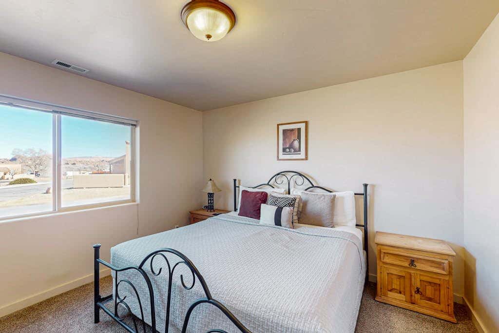 Family Friendly Home with Mountain View,  Great Locale, Seasonal Pool & Hot Tub