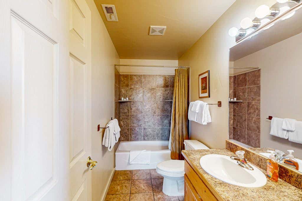 Family Friendly Home with Mountain View,  Great Locale, Seasonal Pool & Hot Tub