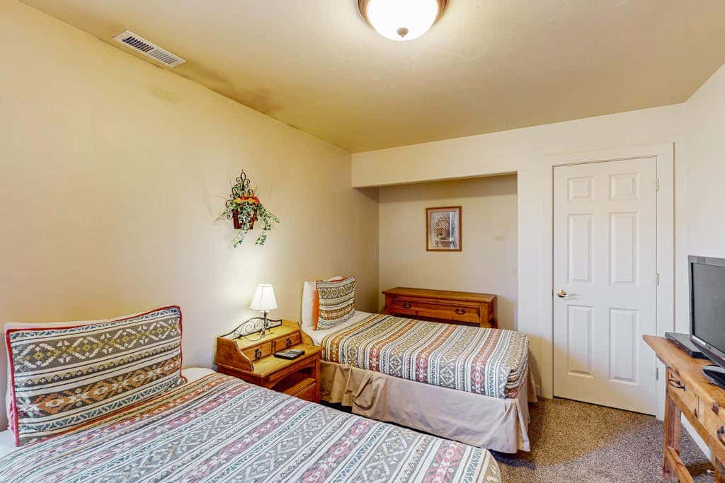 Family Friendly Home with Mountain View,  Great Locale, Seasonal Pool & Hot Tub