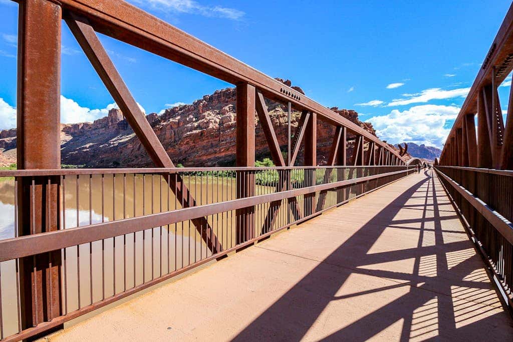 Family Friendly Home with Mountain View,  Great Locale, Seasonal Pool & Hot Tub