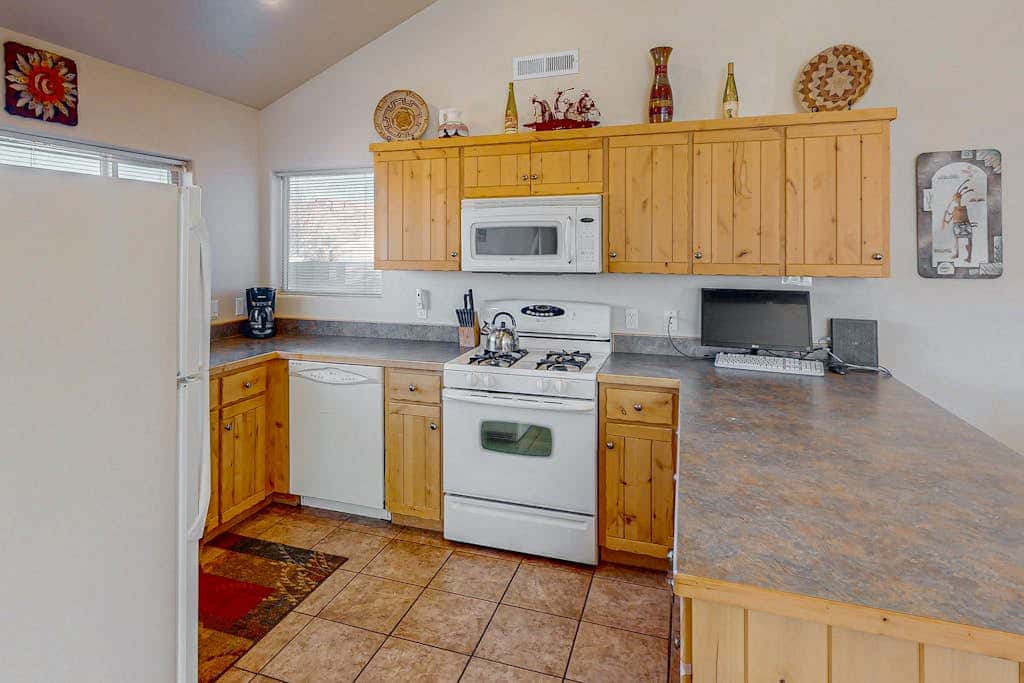 Updated Dog-Friendly Condo with Seasonal Pool & Hot Tub - Near Arches