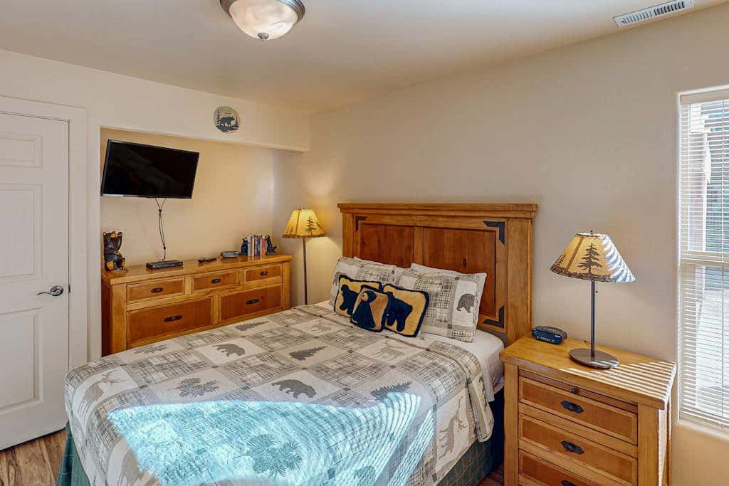 Updated Dog-Friendly Condo with Seasonal Pool & Hot Tub - Near Arches