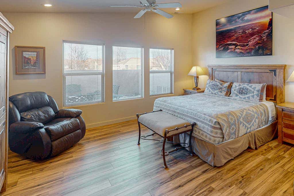 Updated Dog-Friendly Condo with Seasonal Pool & Hot Tub - Near Arches