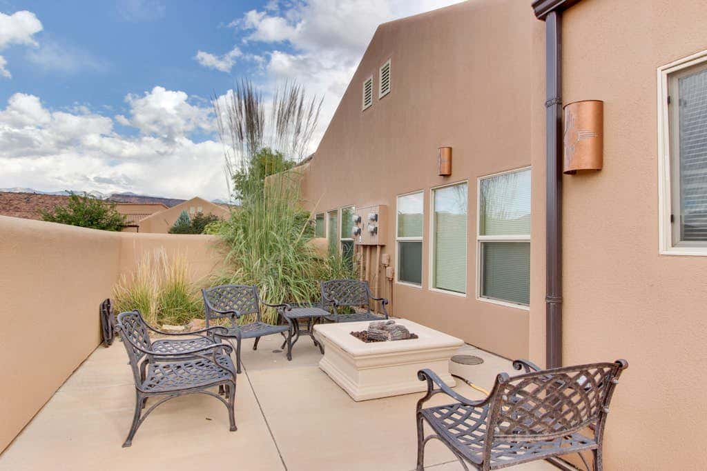Updated Dog-Friendly Condo with Seasonal Pool & Hot Tub - Near Arches