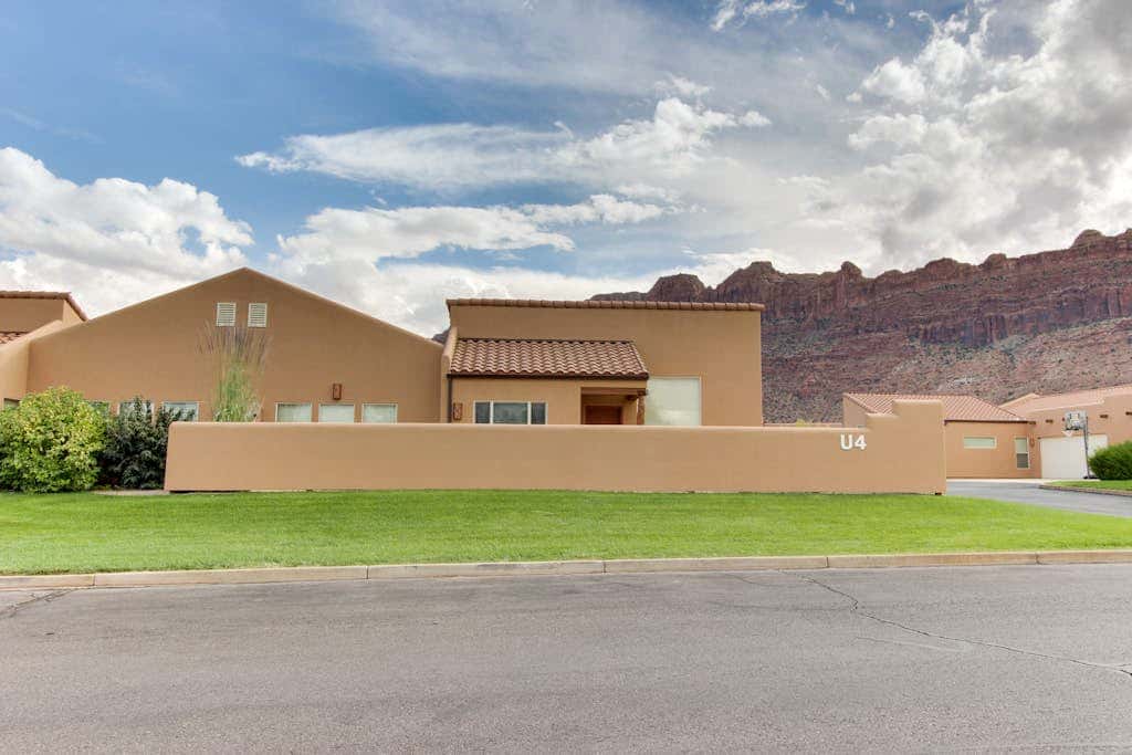 Updated Dog-Friendly Condo with Seasonal Pool & Hot Tub - Near Arches