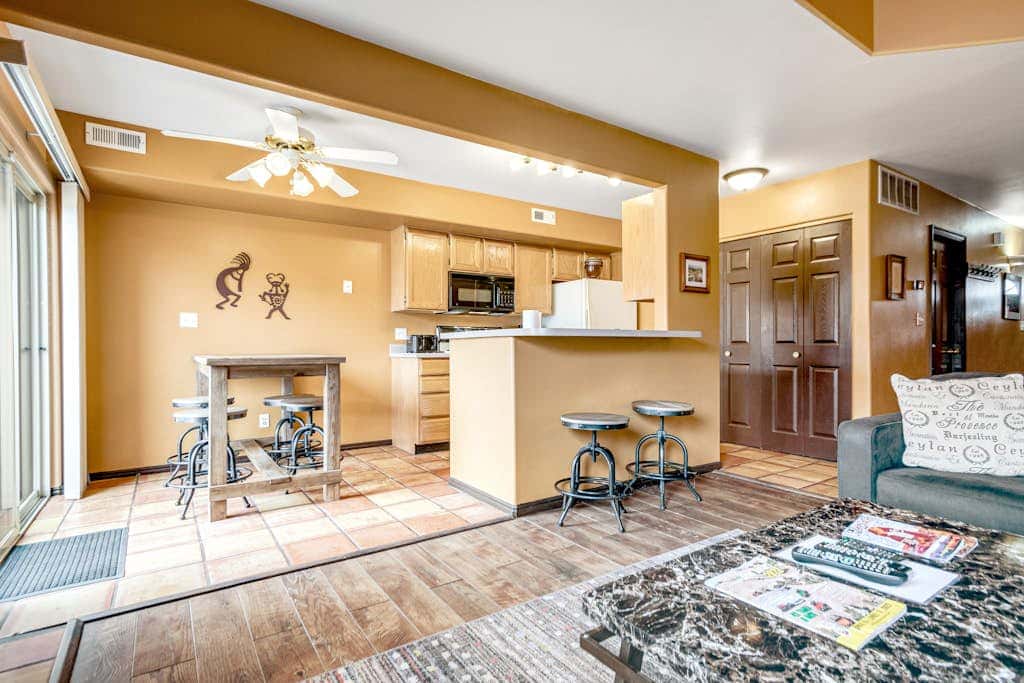 Lovely Townhome with Shared Pool - Dog Friendly 