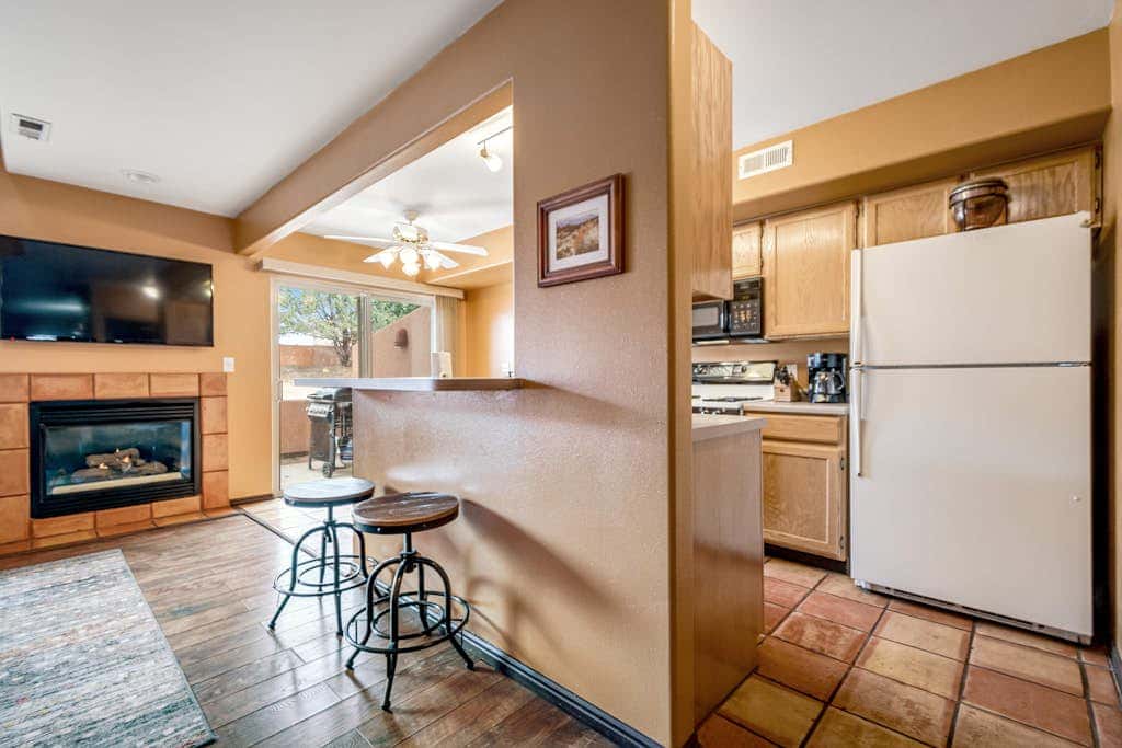 Lovely Townhome with Shared Pool - Dog Friendly 
