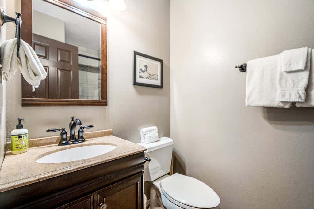 Lovely Townhome with Shared Pool - Dog Friendly 
