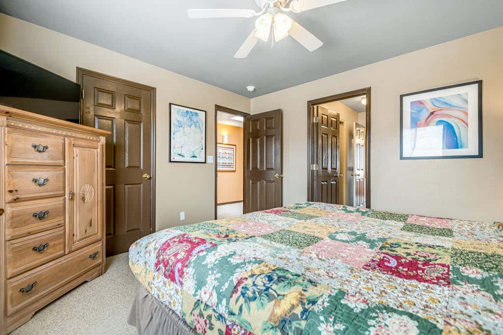 Lovely Townhome with Shared Pool - Dog Friendly 