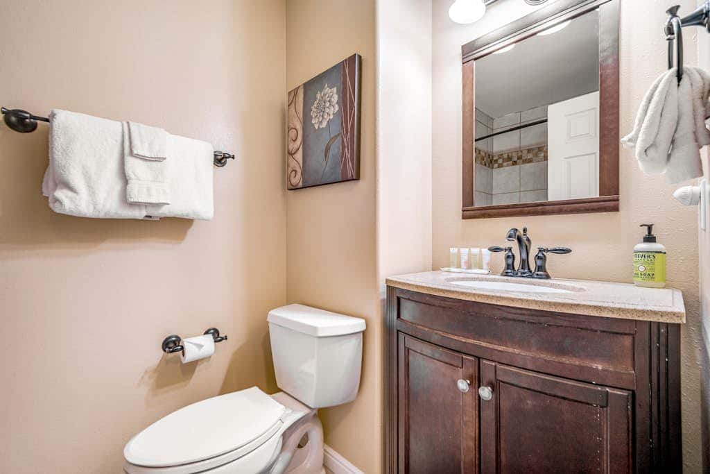 Lovely Townhome with Shared Pool - Dog Friendly 
