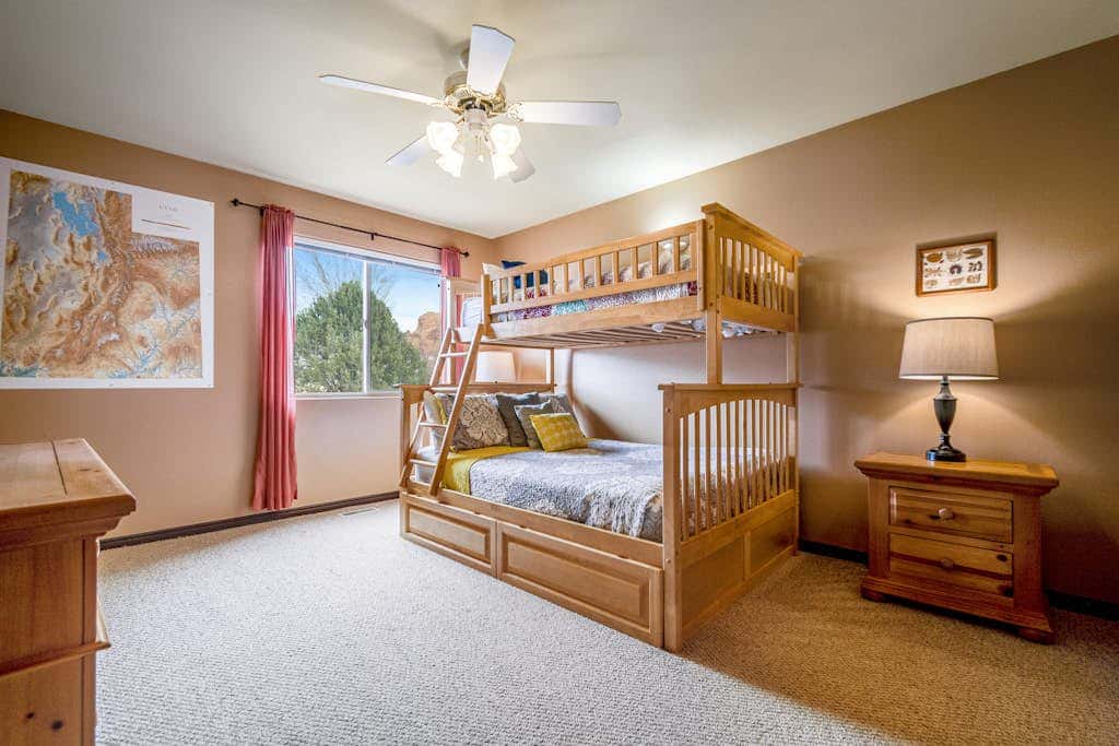 Lovely Townhome with Shared Pool - Dog Friendly 