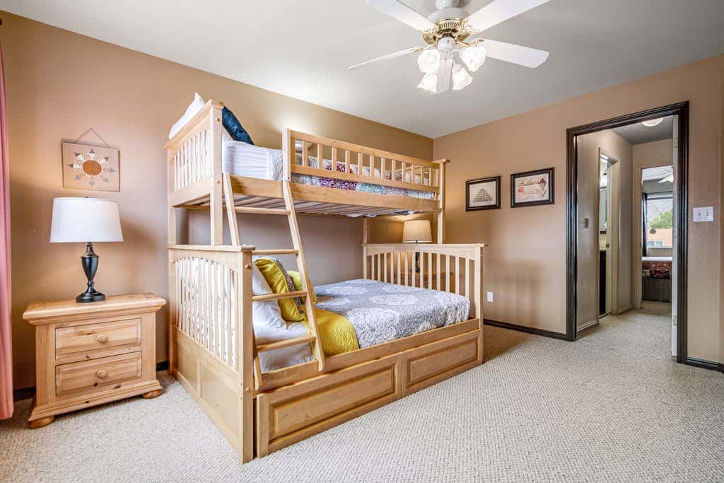 Lovely Townhome with Shared Pool - Dog Friendly 