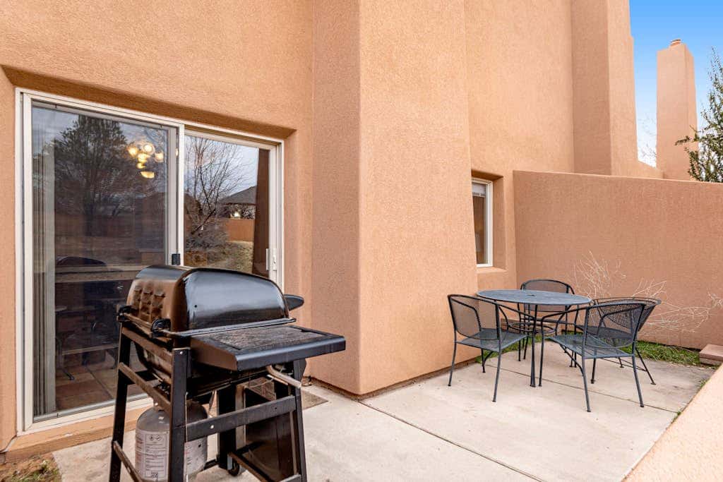 Lovely Townhome with Shared Pool - Dog Friendly 