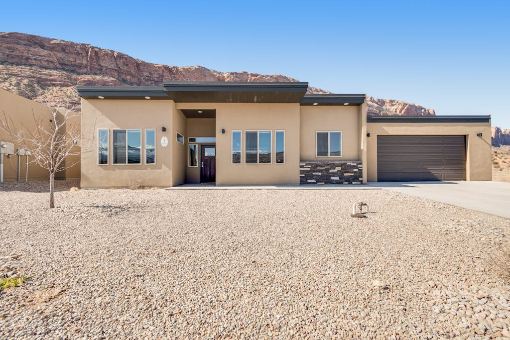 Spacious 3 Bedroom Moab Home with Hot Tub and Stunning Canyon Views