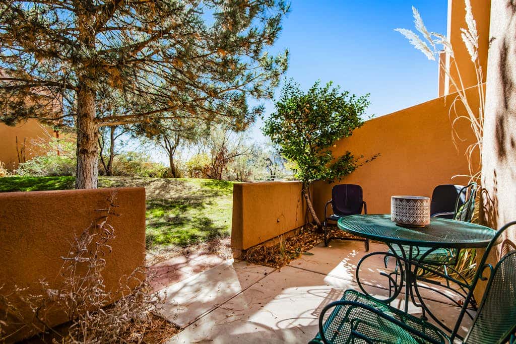 Cozy, Family-Friendly Townhouse with Free WiFi & a Seasonal Shared Pool & Spa
